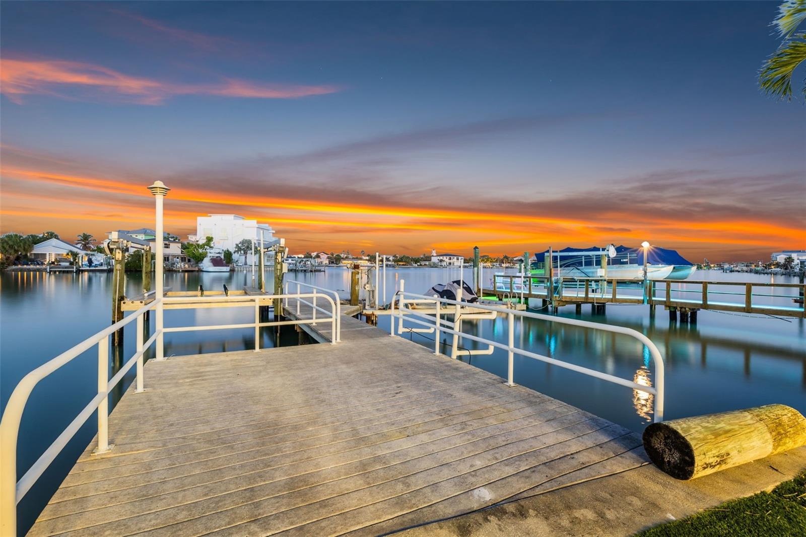 SUNSET LANDINGS - Residential