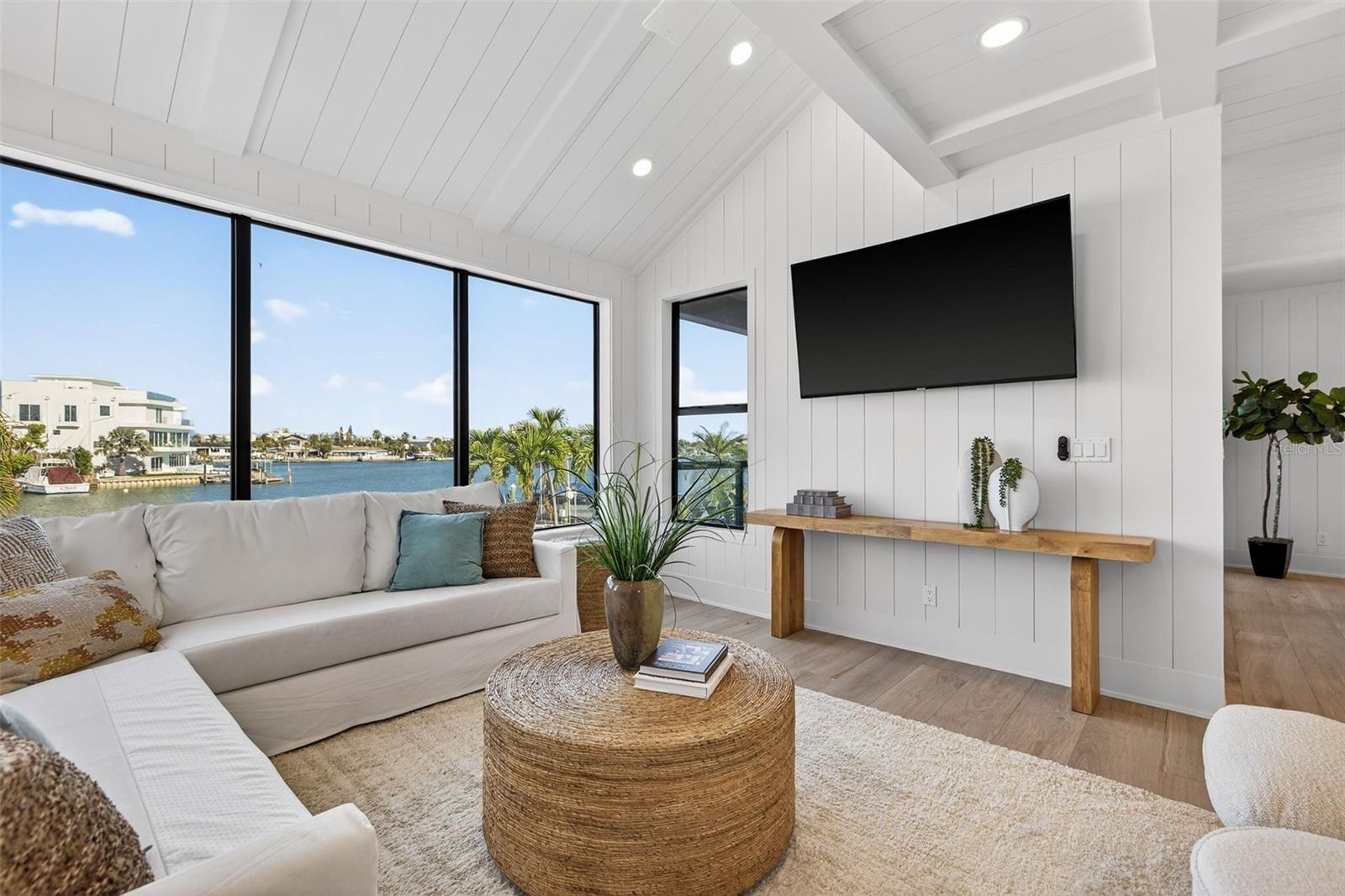 SUNSET LANDINGS - Residential