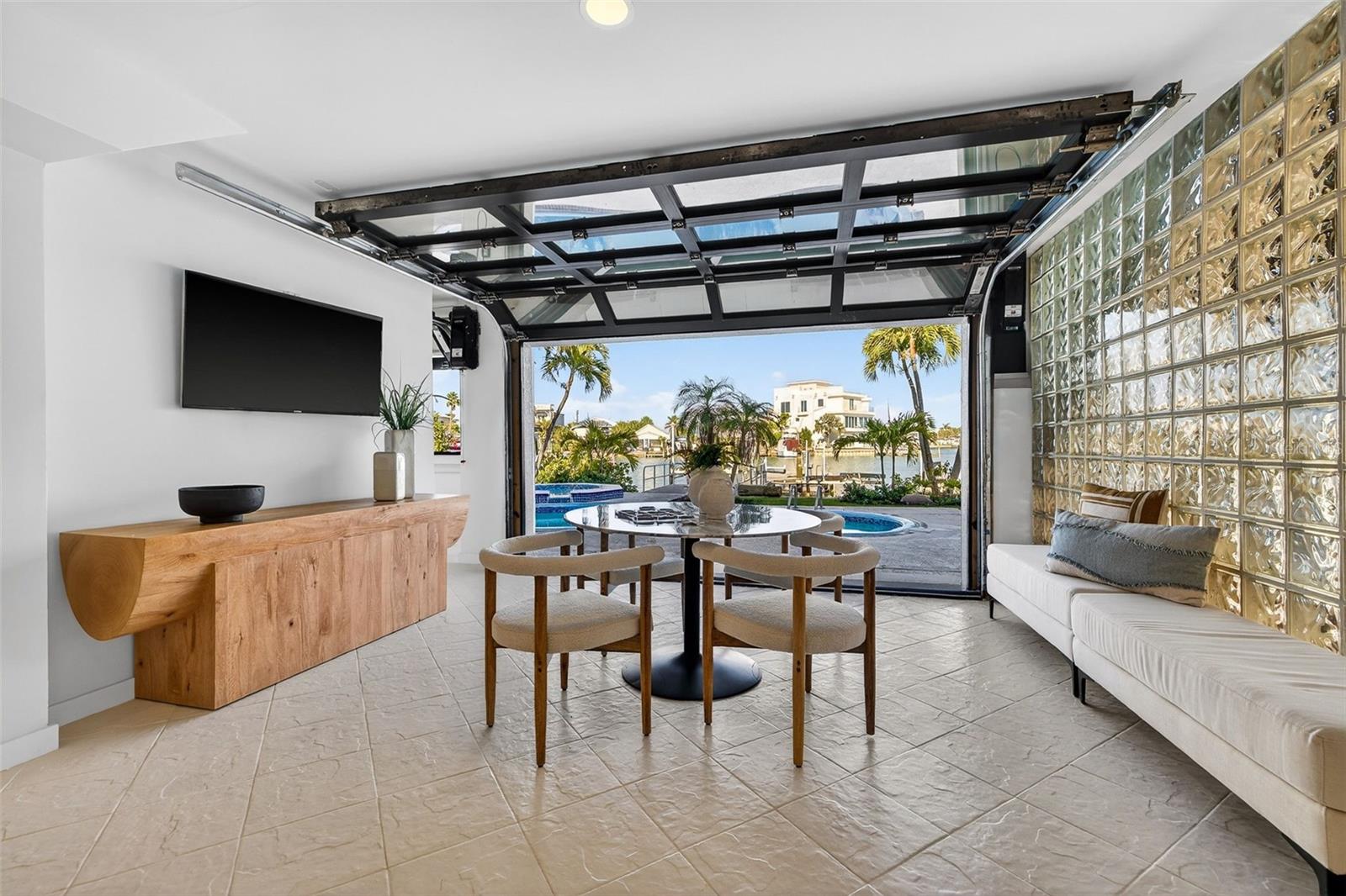 SUNSET LANDINGS - Residential