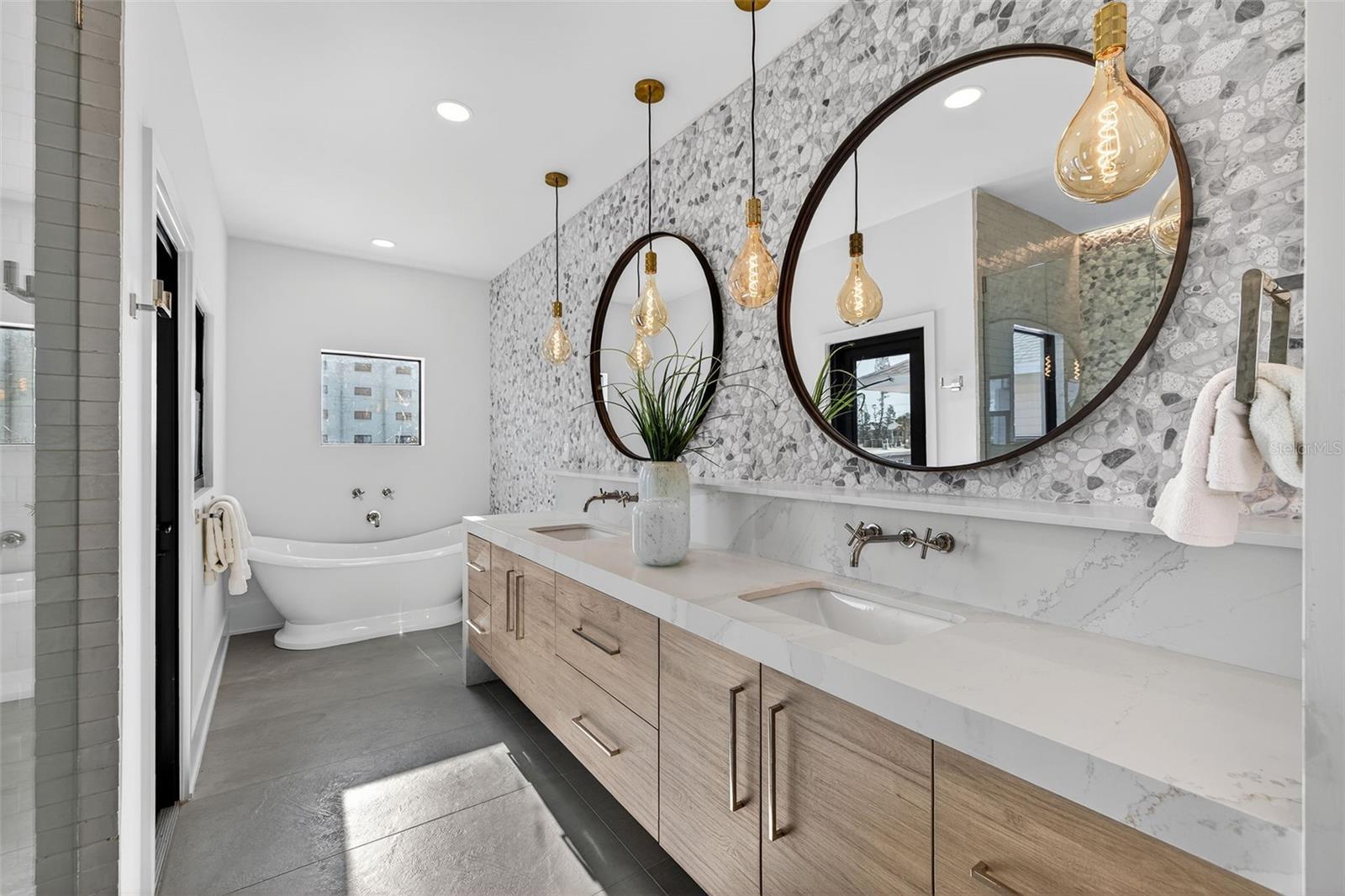 SUNSET LANDINGS - Residential