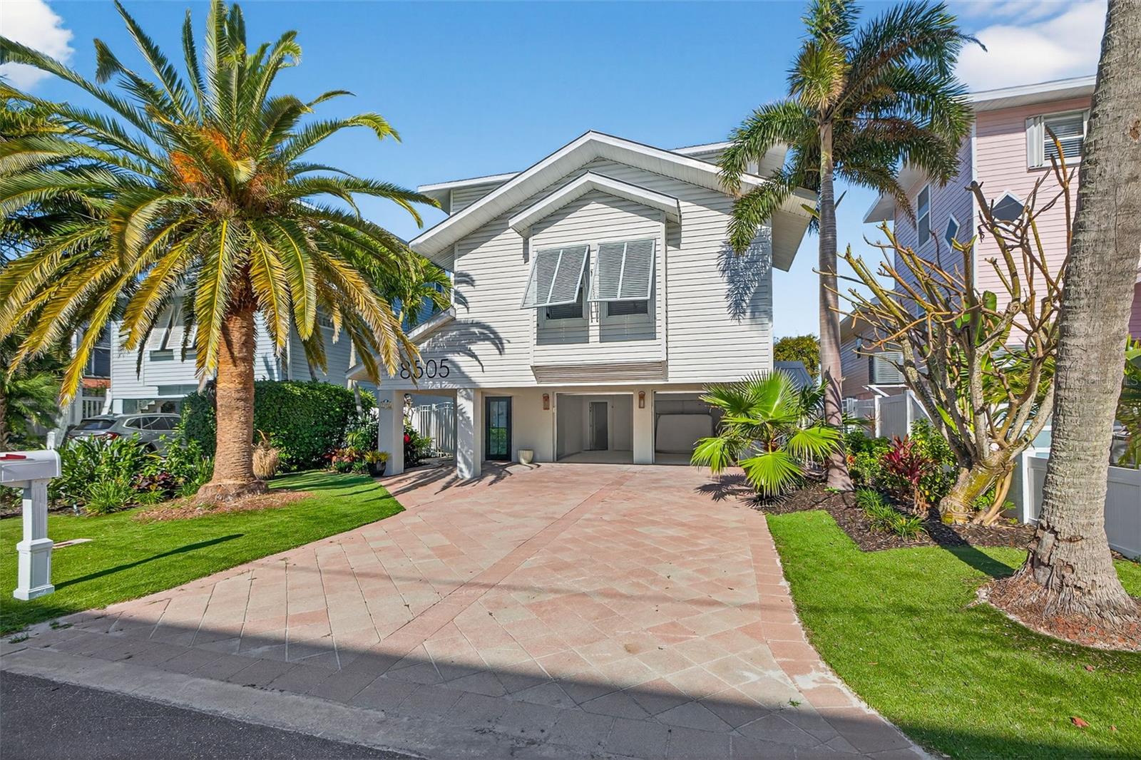 SUNSET LANDINGS - Residential