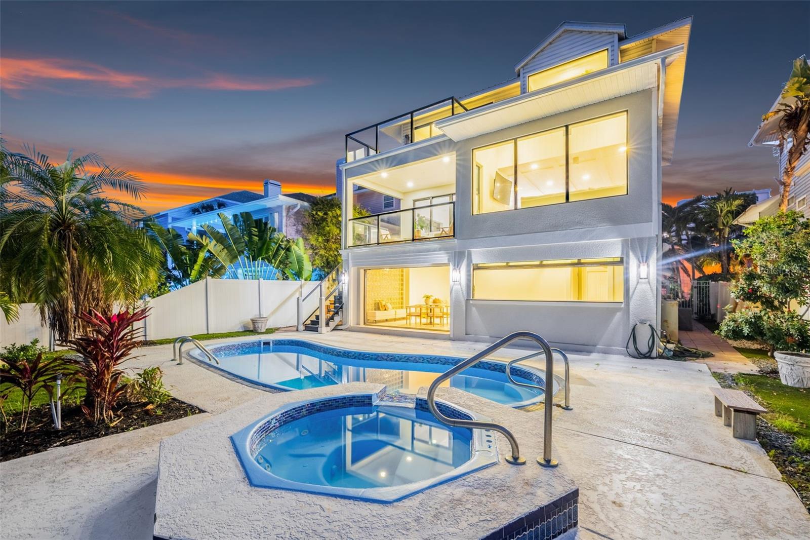 SUNSET LANDINGS - Residential