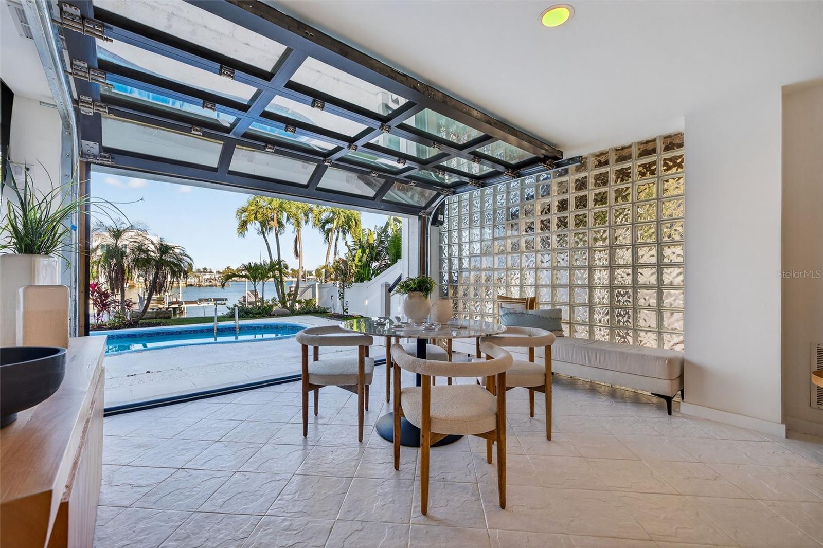 SUNSET LANDINGS - Residential