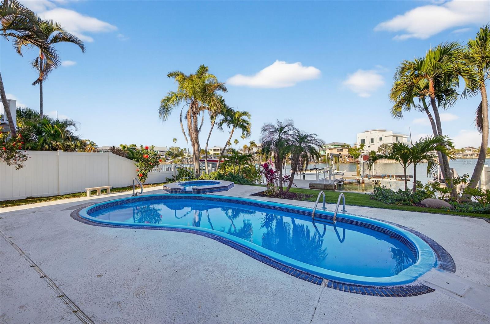 SUNSET LANDINGS - Residential