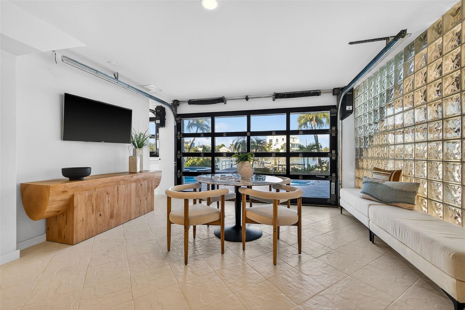 SUNSET LANDINGS - Residential