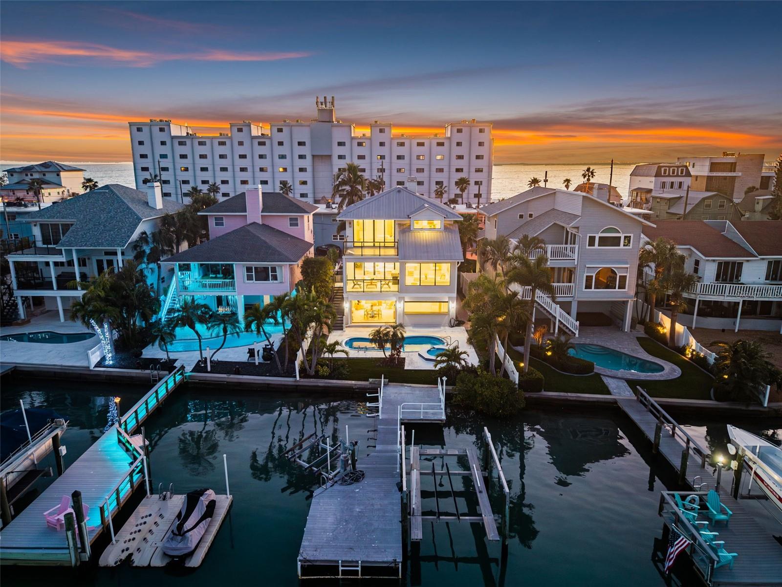 SUNSET LANDINGS - Residential