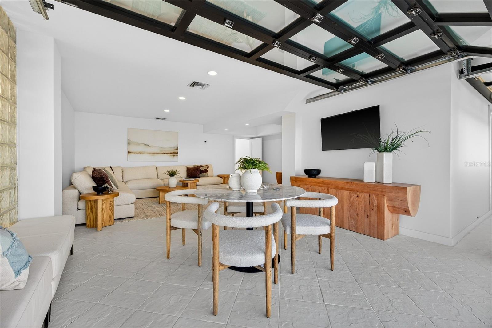 SUNSET LANDINGS - Residential