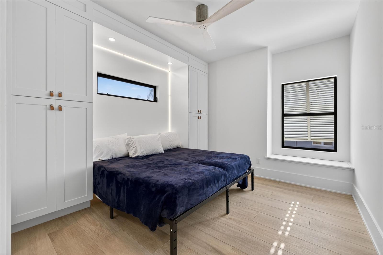 SUNSET LANDINGS - Residential