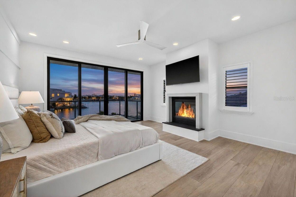 SUNSET LANDINGS - Residential