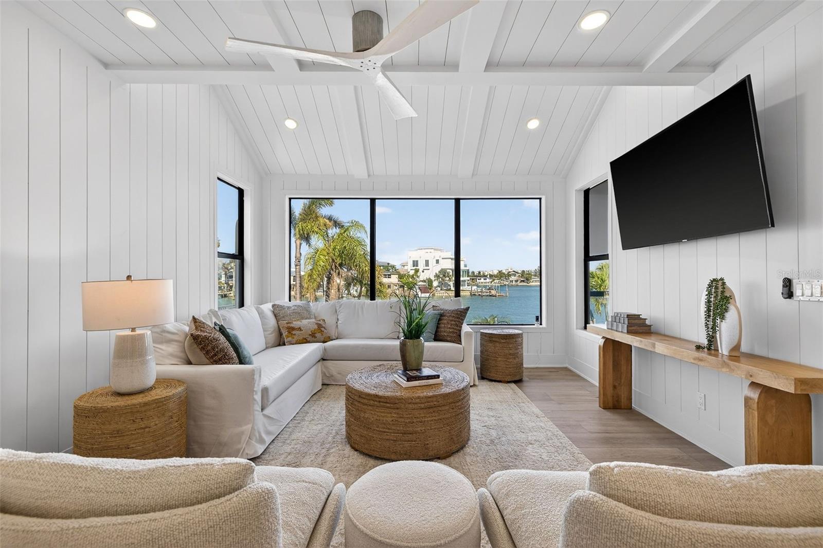 SUNSET LANDINGS - Residential