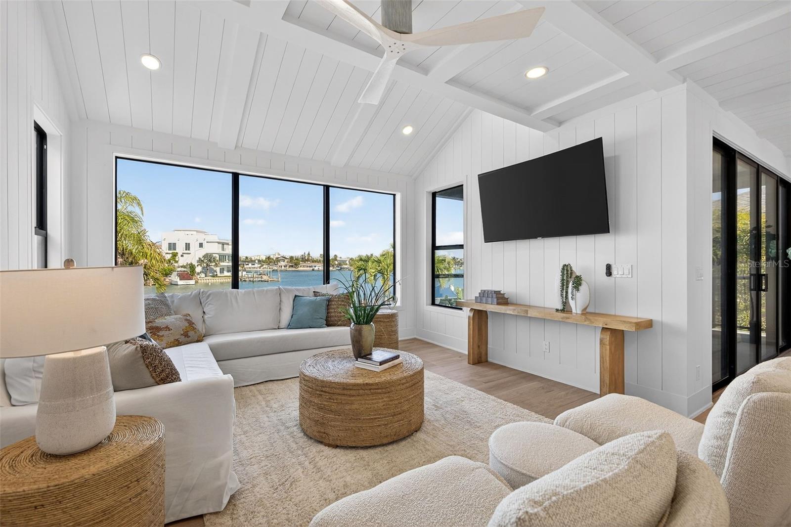 SUNSET LANDINGS - Residential