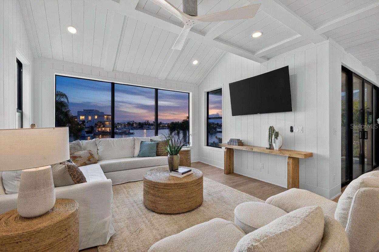 SUNSET LANDINGS - Residential