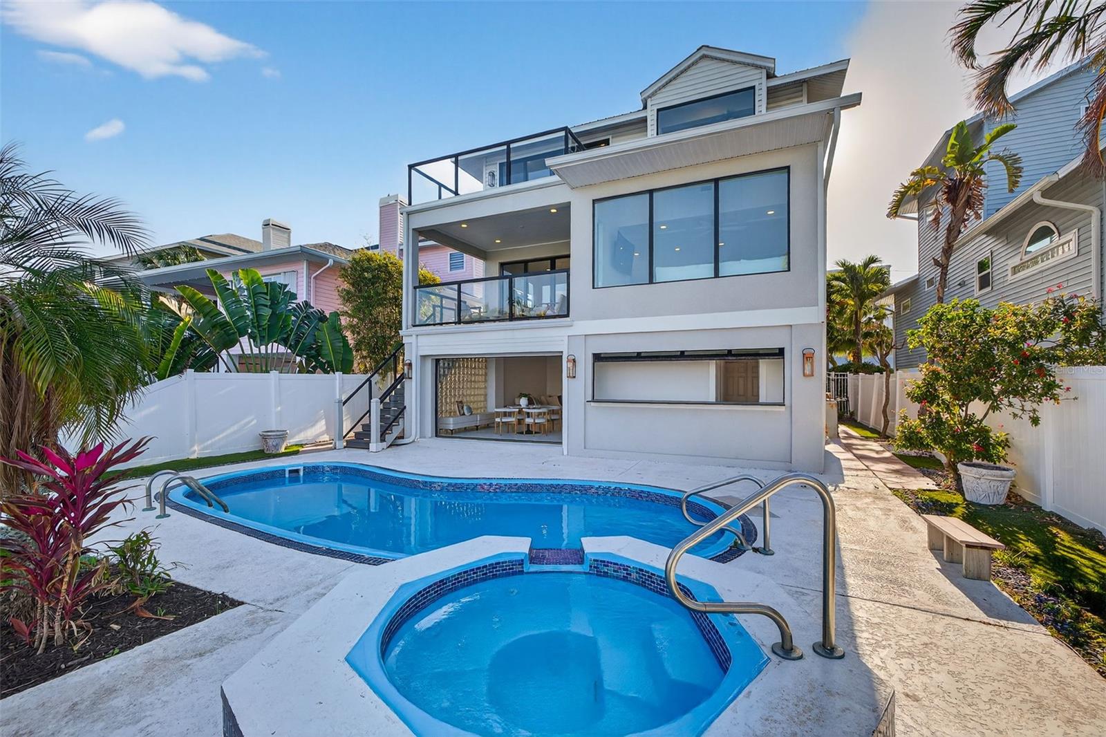 SUNSET LANDINGS - Residential