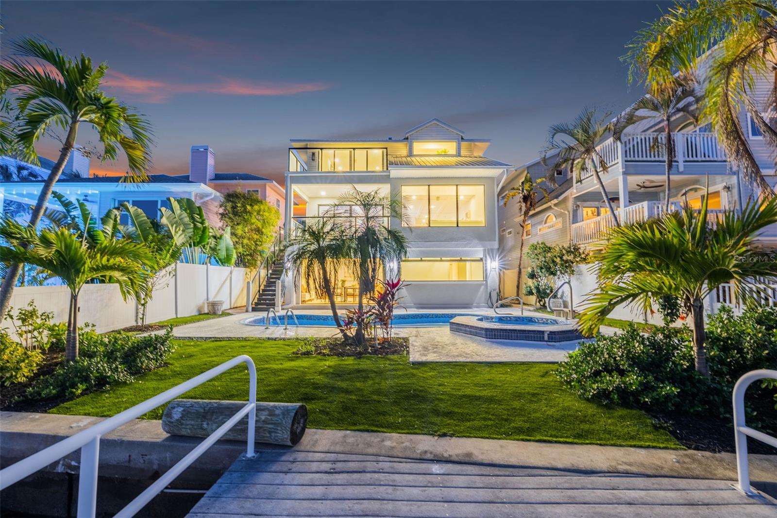 SUNSET LANDINGS - Residential