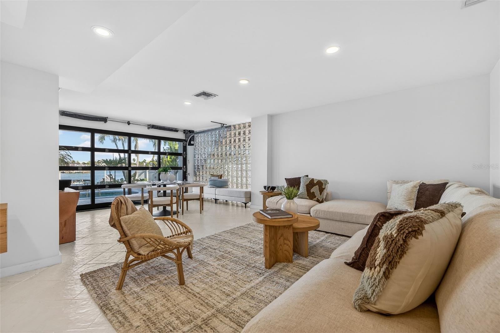 SUNSET LANDINGS - Residential