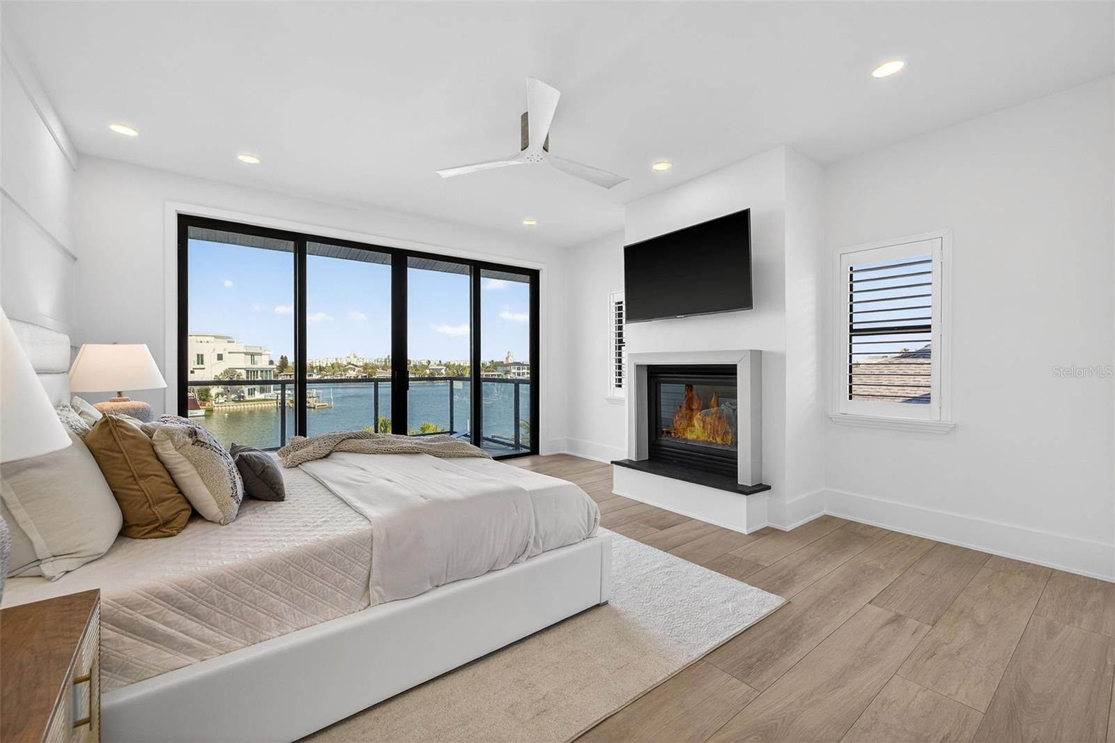 SUNSET LANDINGS - Residential