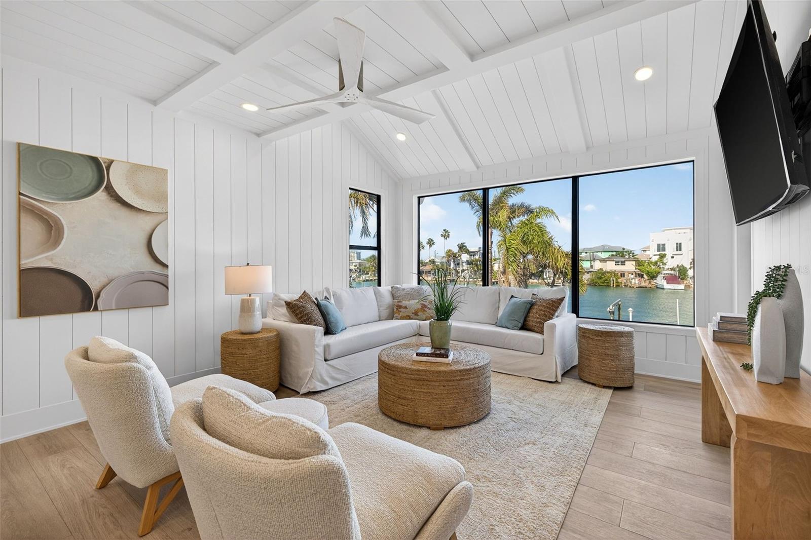 SUNSET LANDINGS - Residential