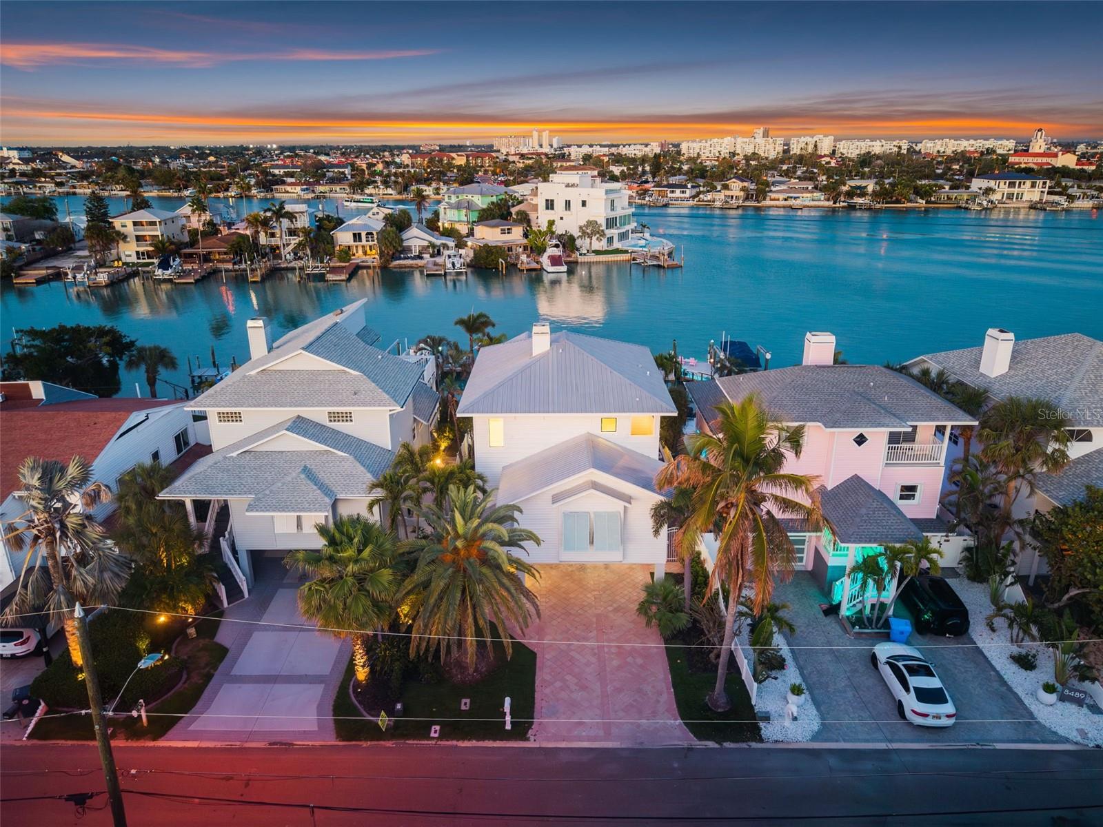 SUNSET LANDINGS - Residential