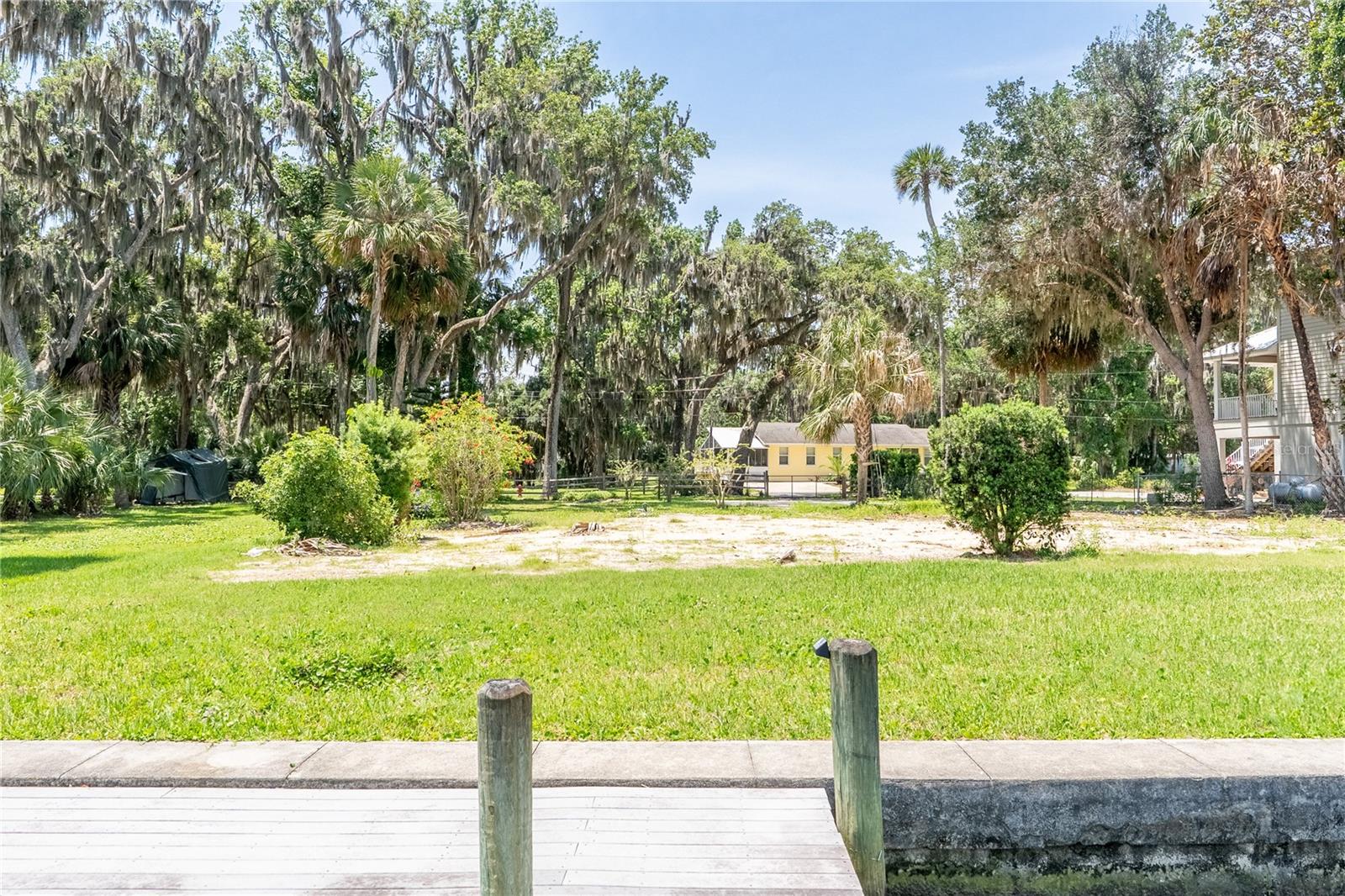 MAGNOLIA SHORES - Land