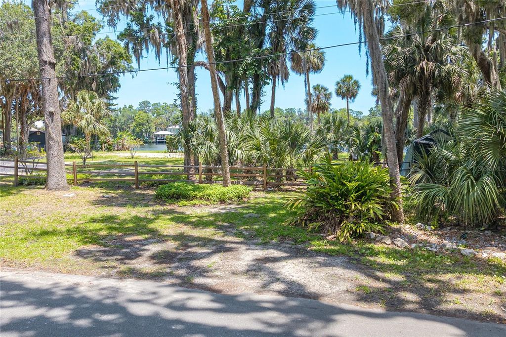 Photo of 381 NW Magnolia Circle, Crystal River, FL 34428 (MLS # OM701789)