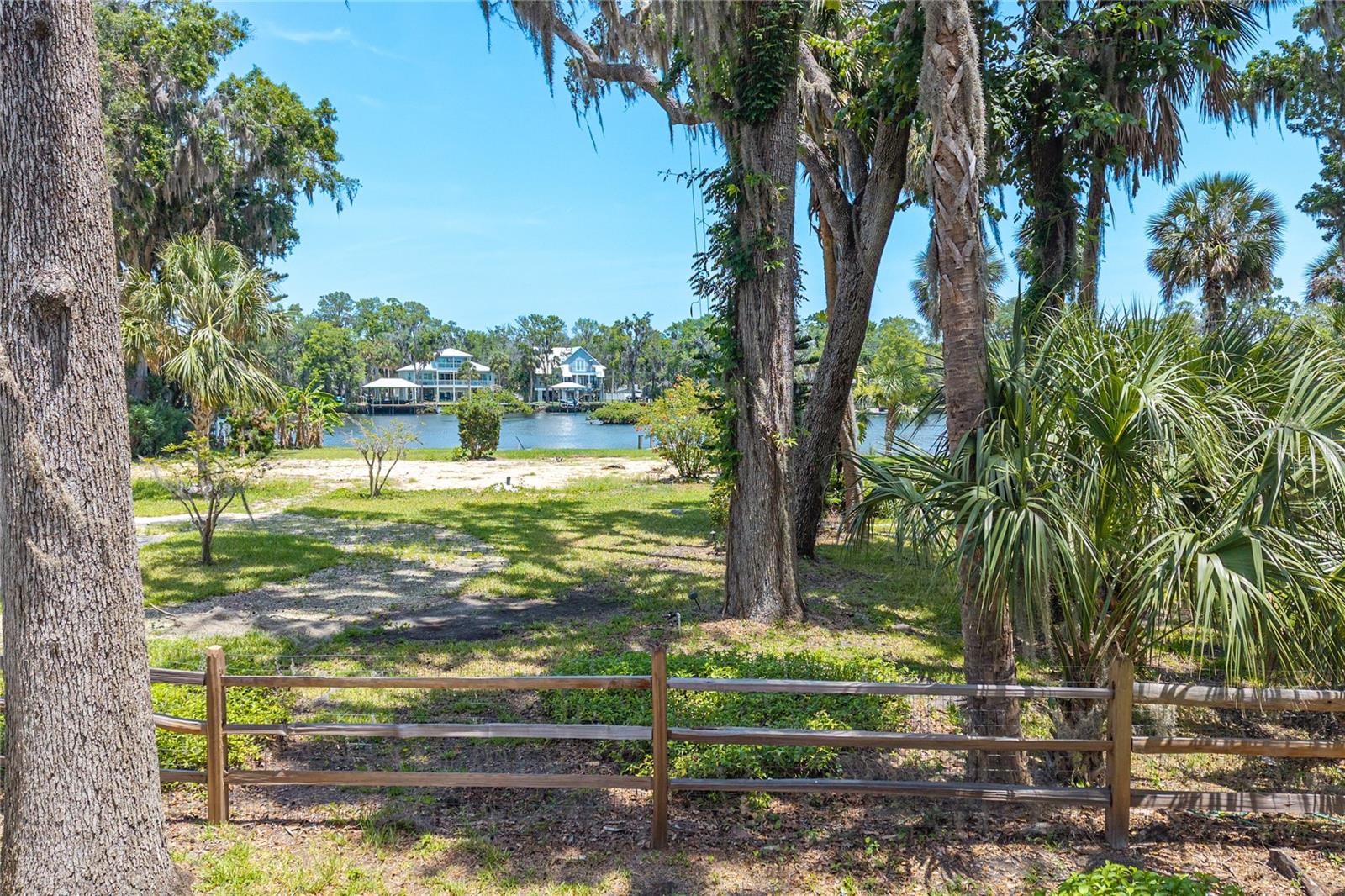 MAGNOLIA SHORES - Land