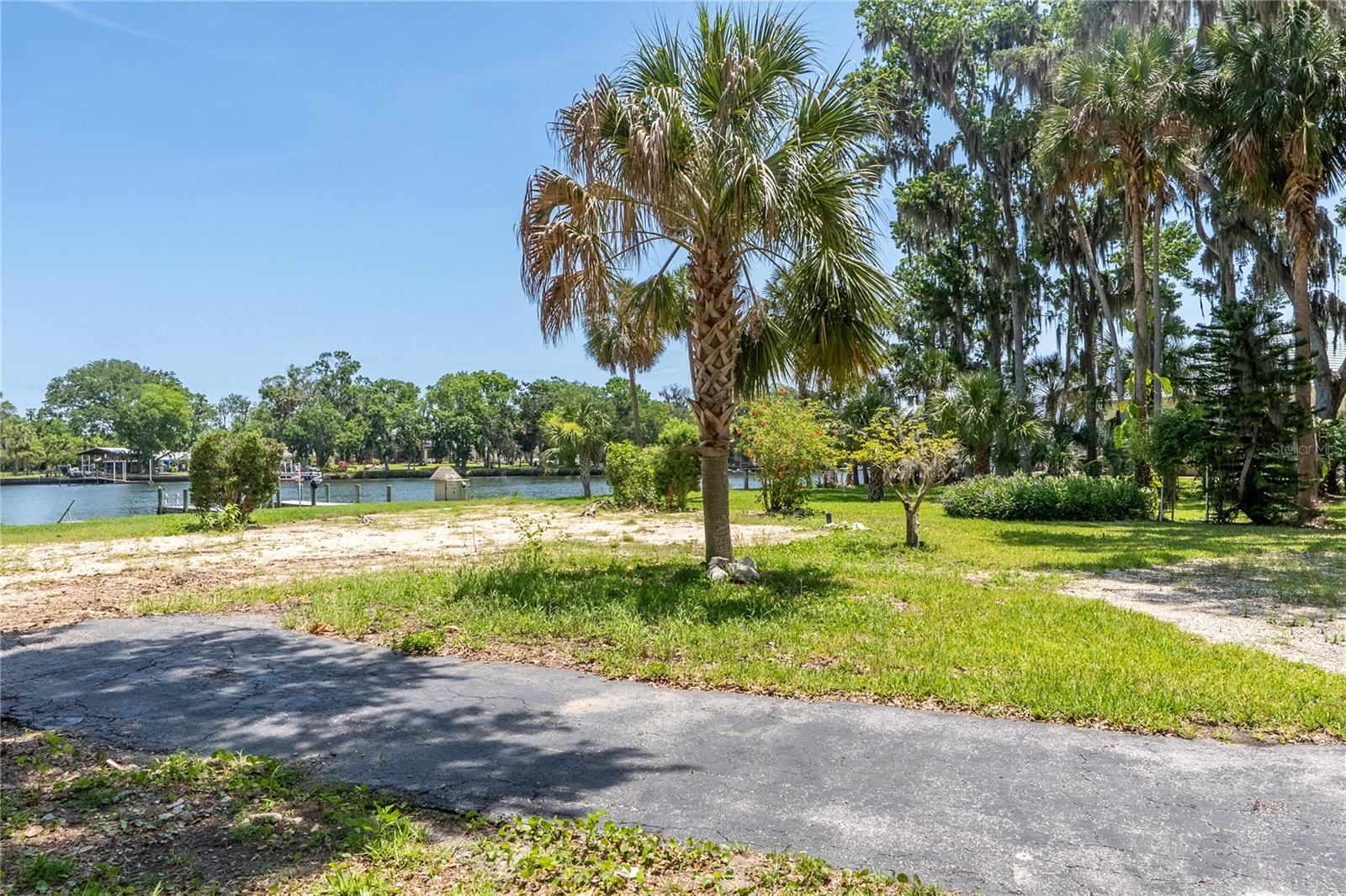 MAGNOLIA SHORES - Land