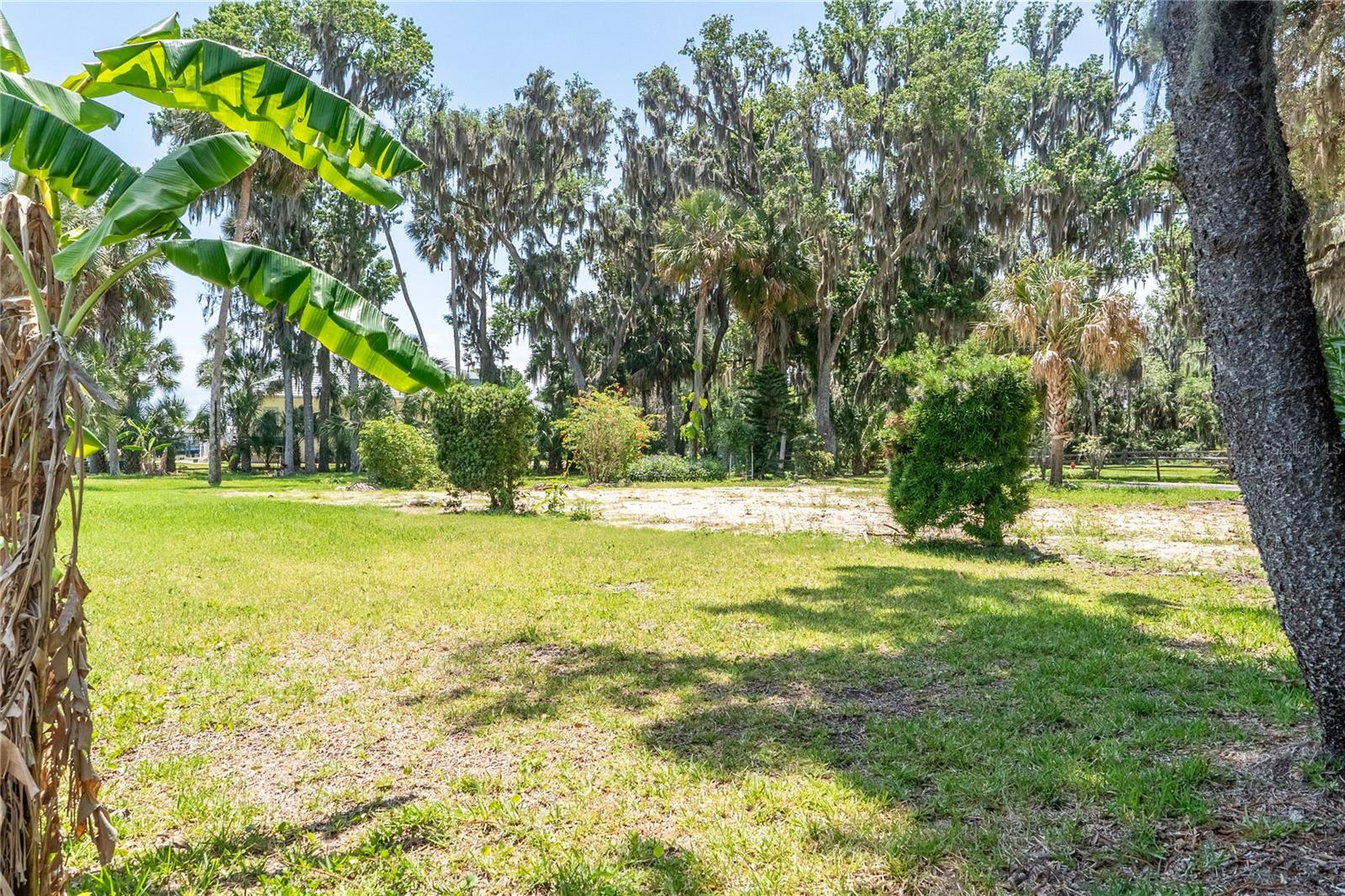 MAGNOLIA SHORES - Land