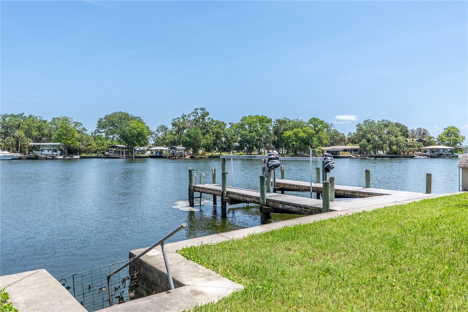 MAGNOLIA SHORES - Land