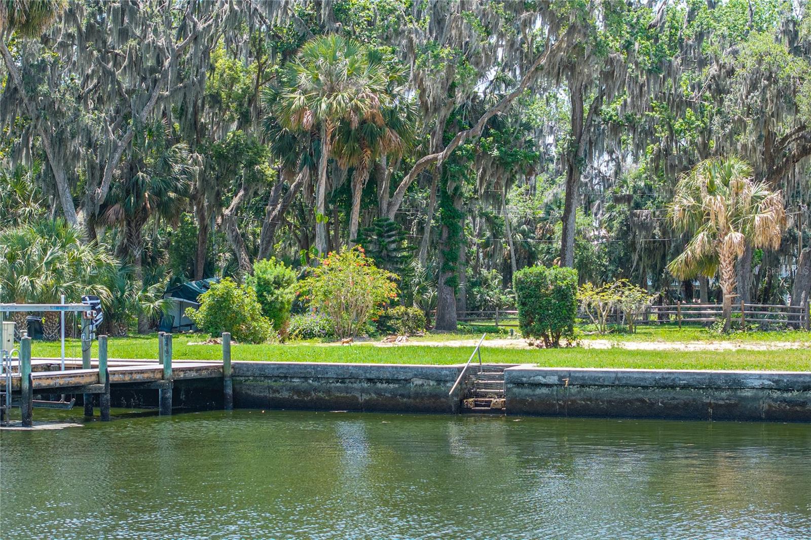 MAGNOLIA SHORES - Land