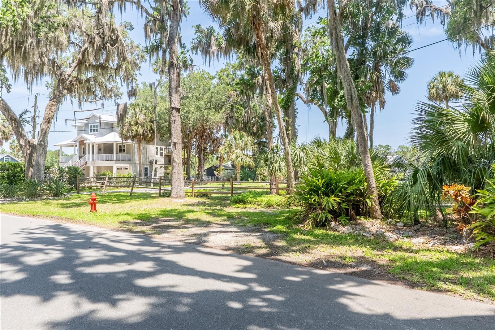 MAGNOLIA SHORES - Land