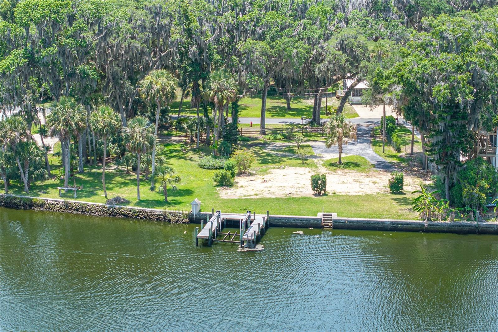 MAGNOLIA SHORES - Land