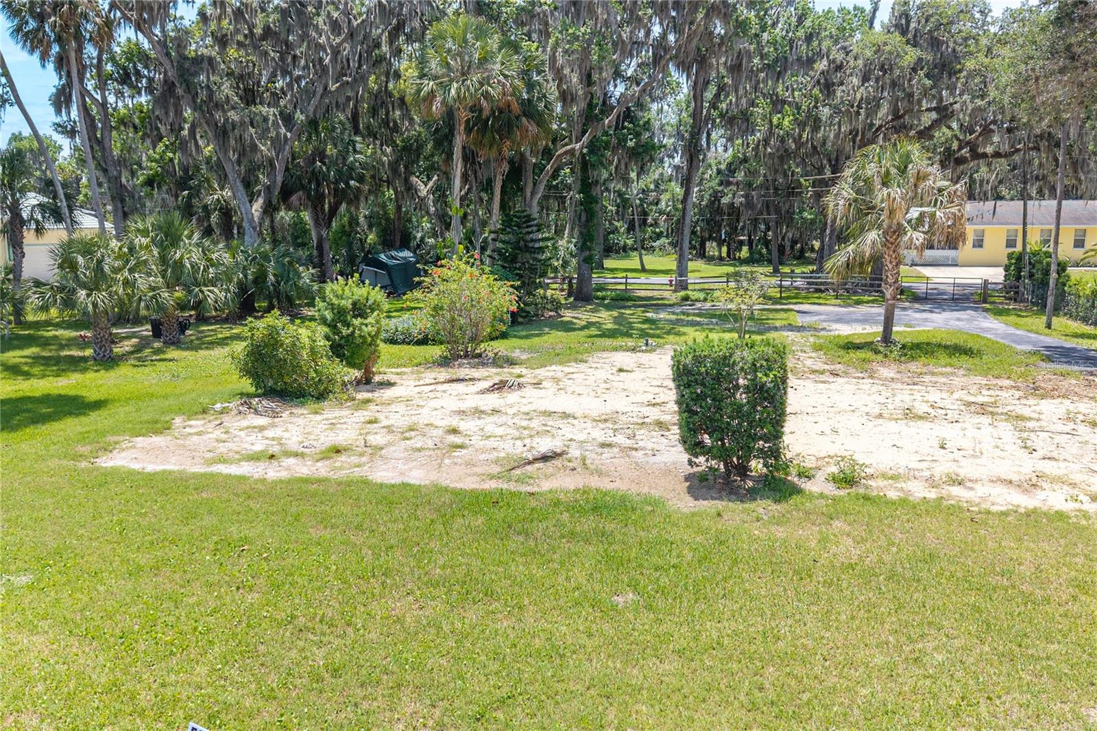 MAGNOLIA SHORES - Land