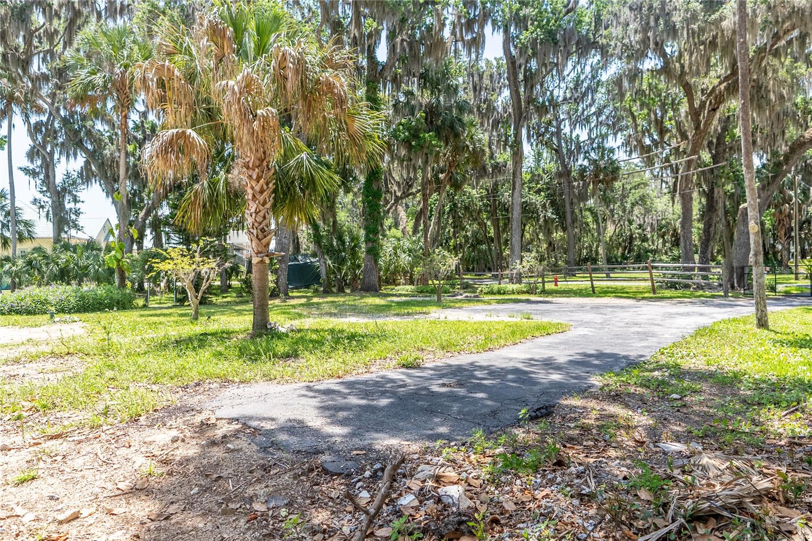 MAGNOLIA SHORES - Land