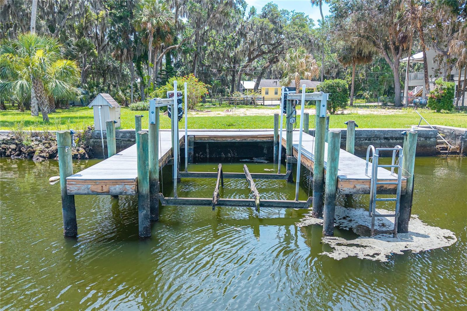 MAGNOLIA SHORES - Land
