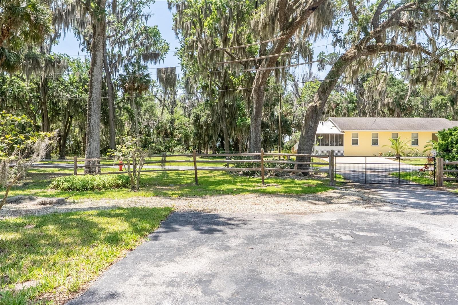 MAGNOLIA SHORES - Land