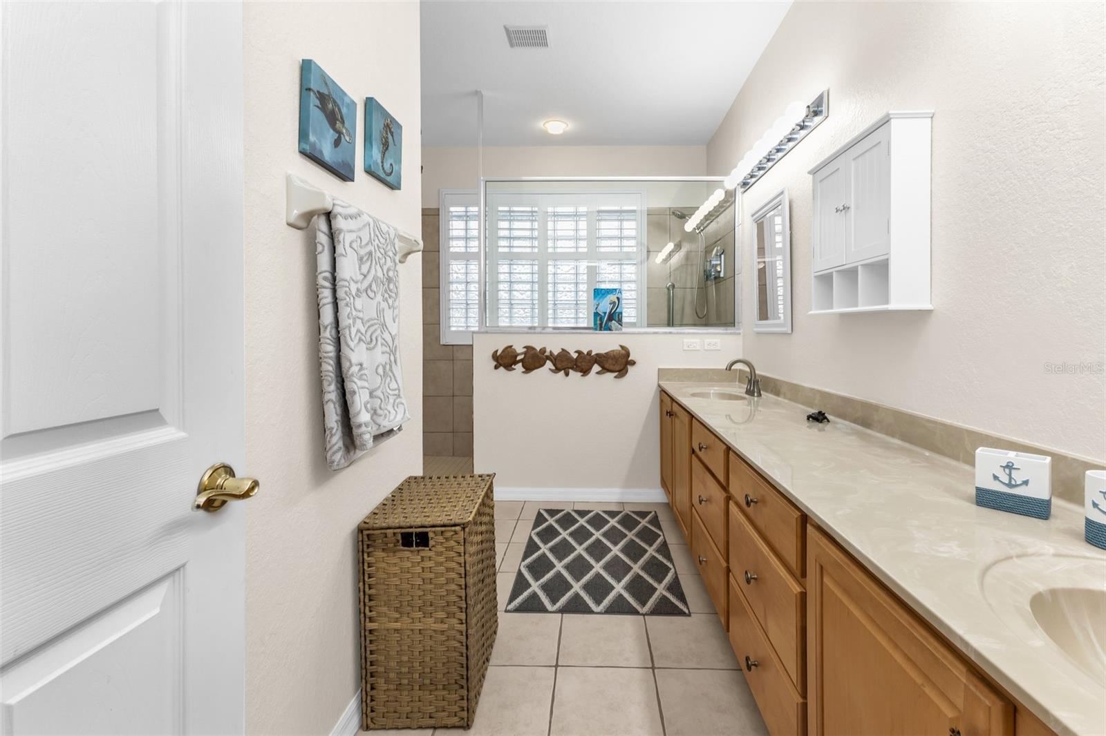 KINGS GATE PH 03 - Residential