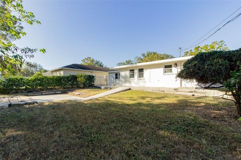 A home in LAKELAND