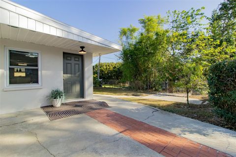 A home in LAKELAND