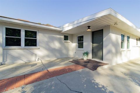 A home in LAKELAND