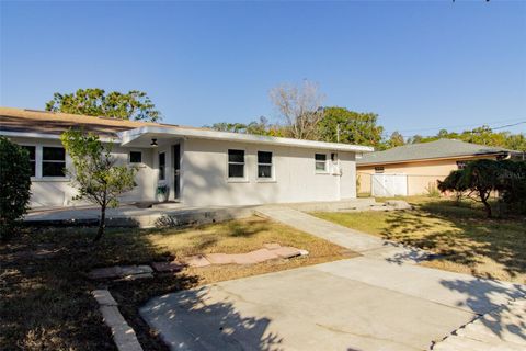 A home in LAKELAND