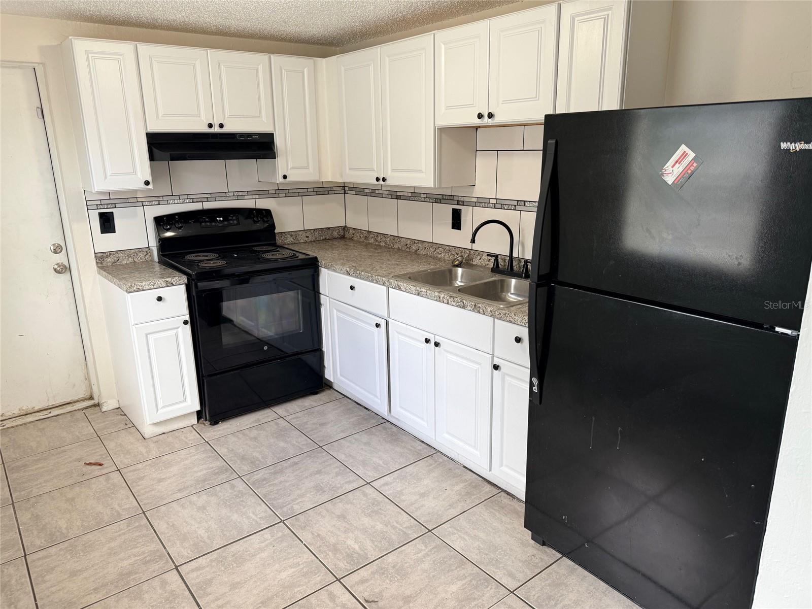 SECLUDED ACRES - Residential Lease