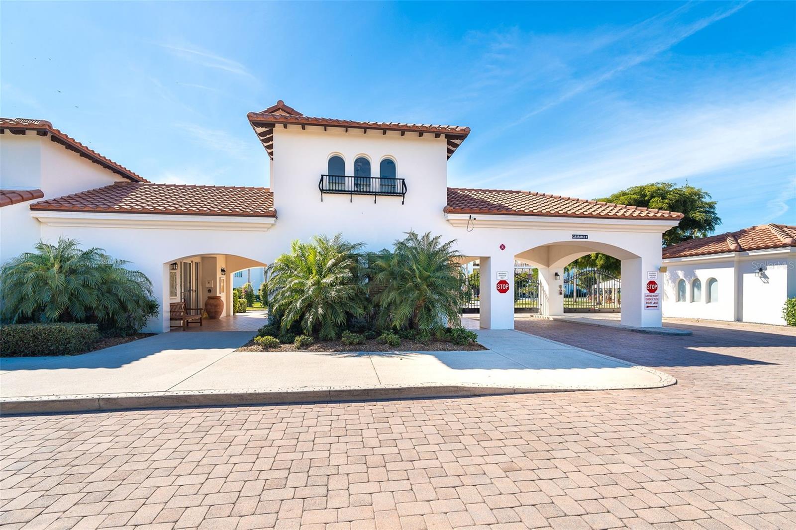 HACIENDA DEL MAR PH 01 - Residential