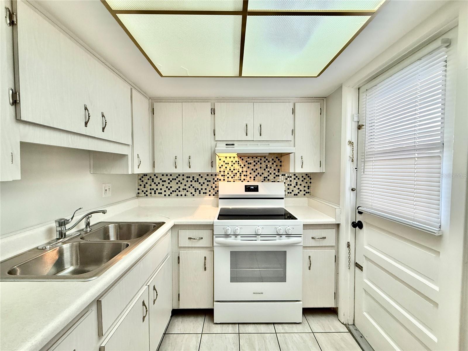 6105 CORAL WAY