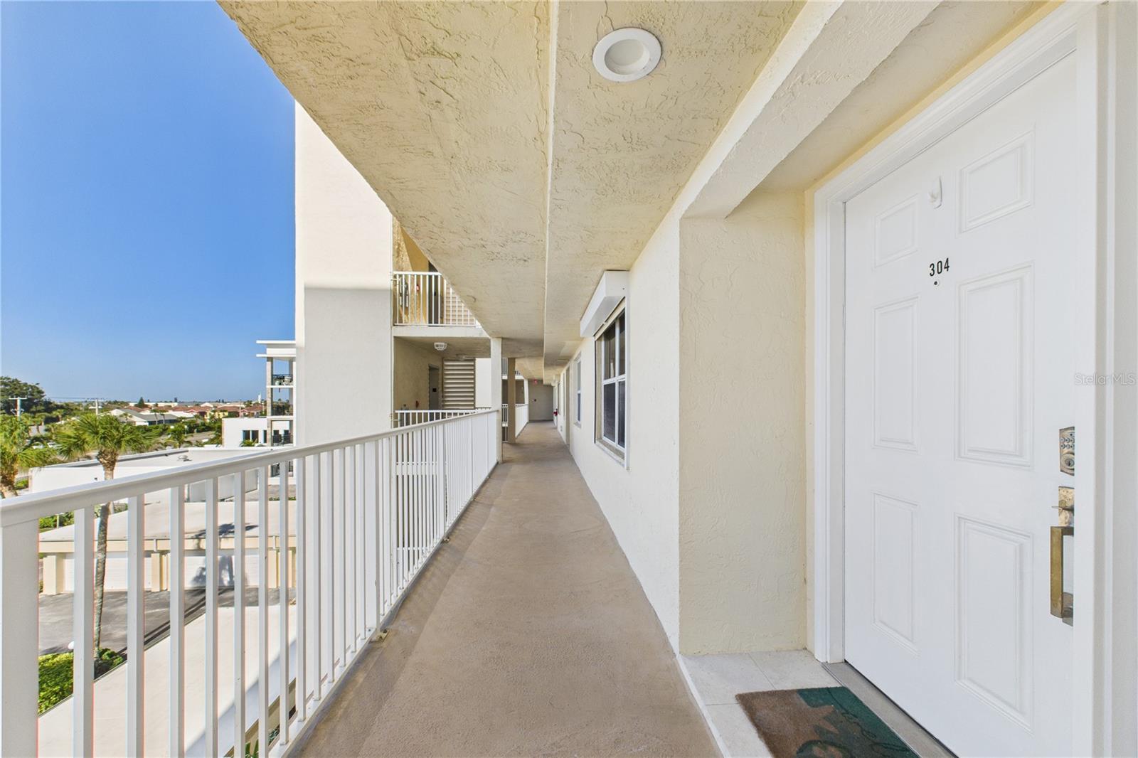 2727 N HIGHWAY A1A 304