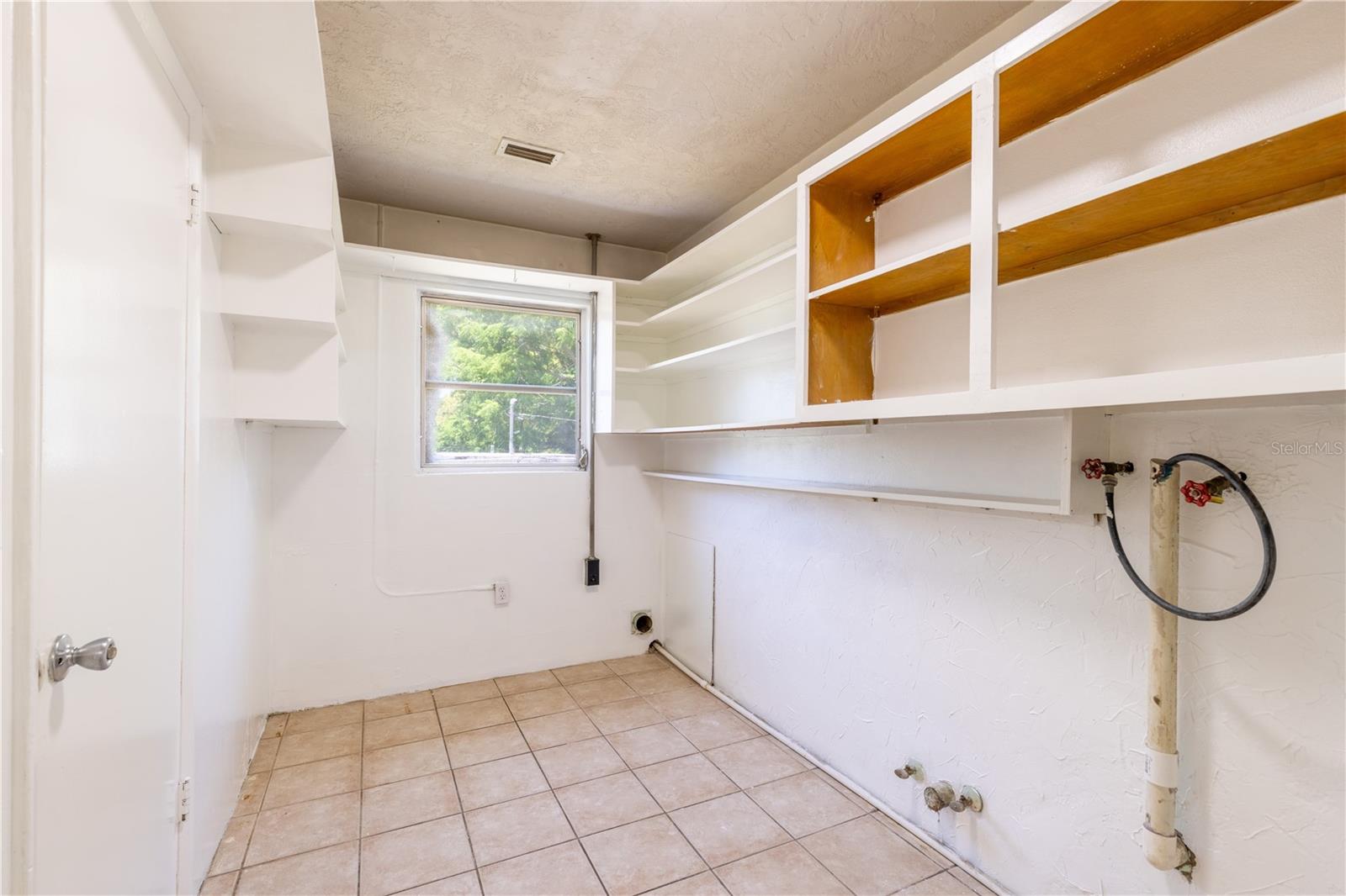 000114 - BEVERLY HILLS UNIT 2 - Residential