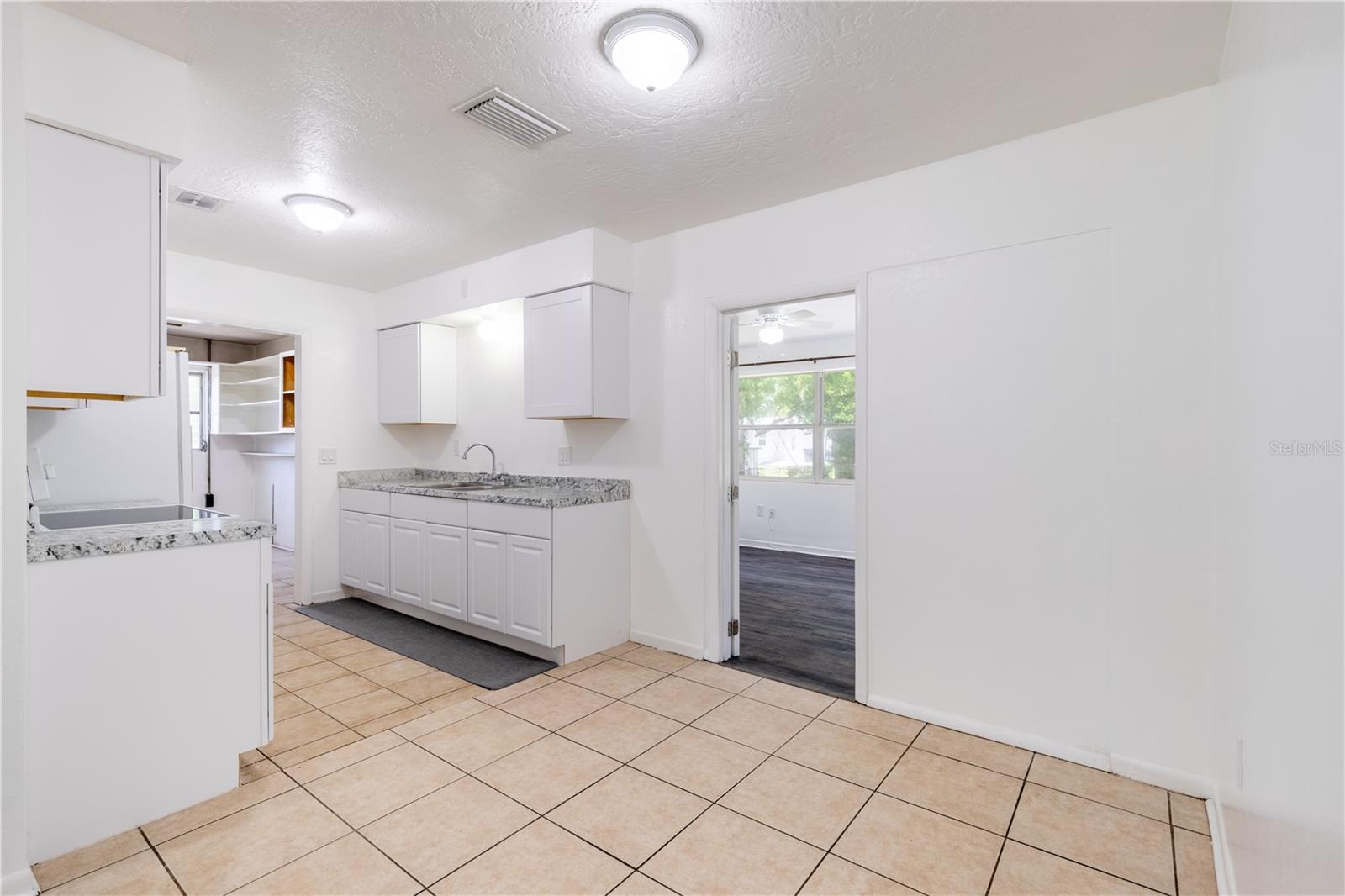000114 - BEVERLY HILLS UNIT 2 - Residential