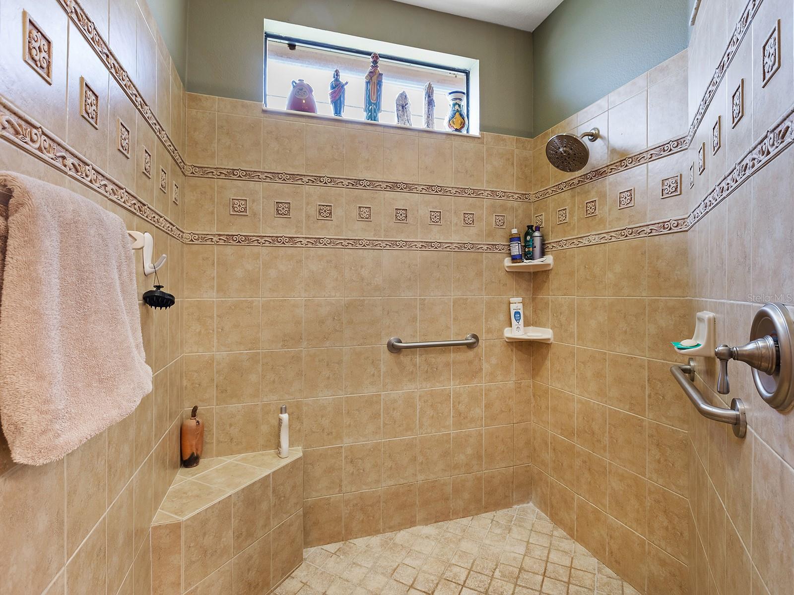 VENETIAN FALLS PH 2 - Residential