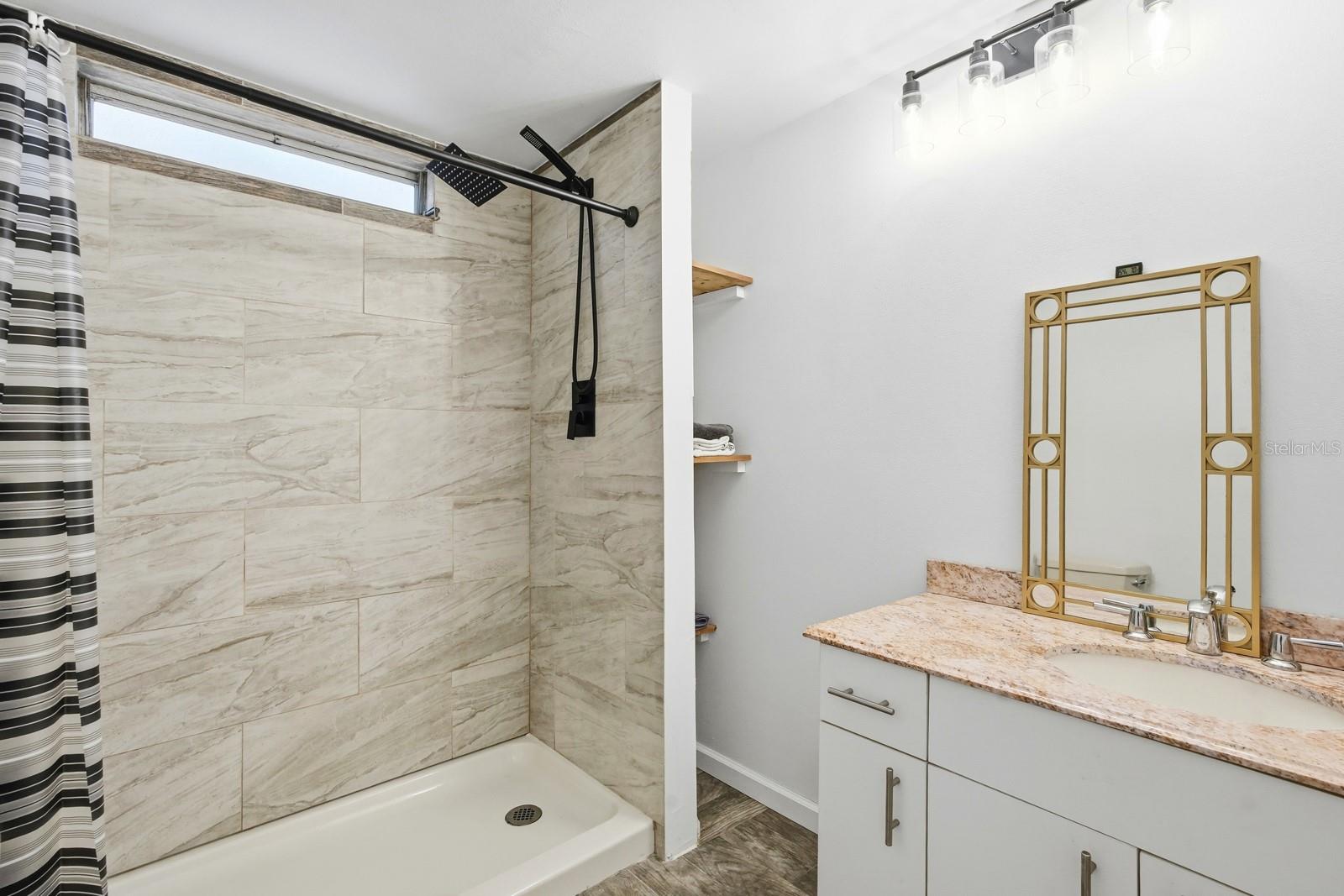 LAR ESTATES - Residential