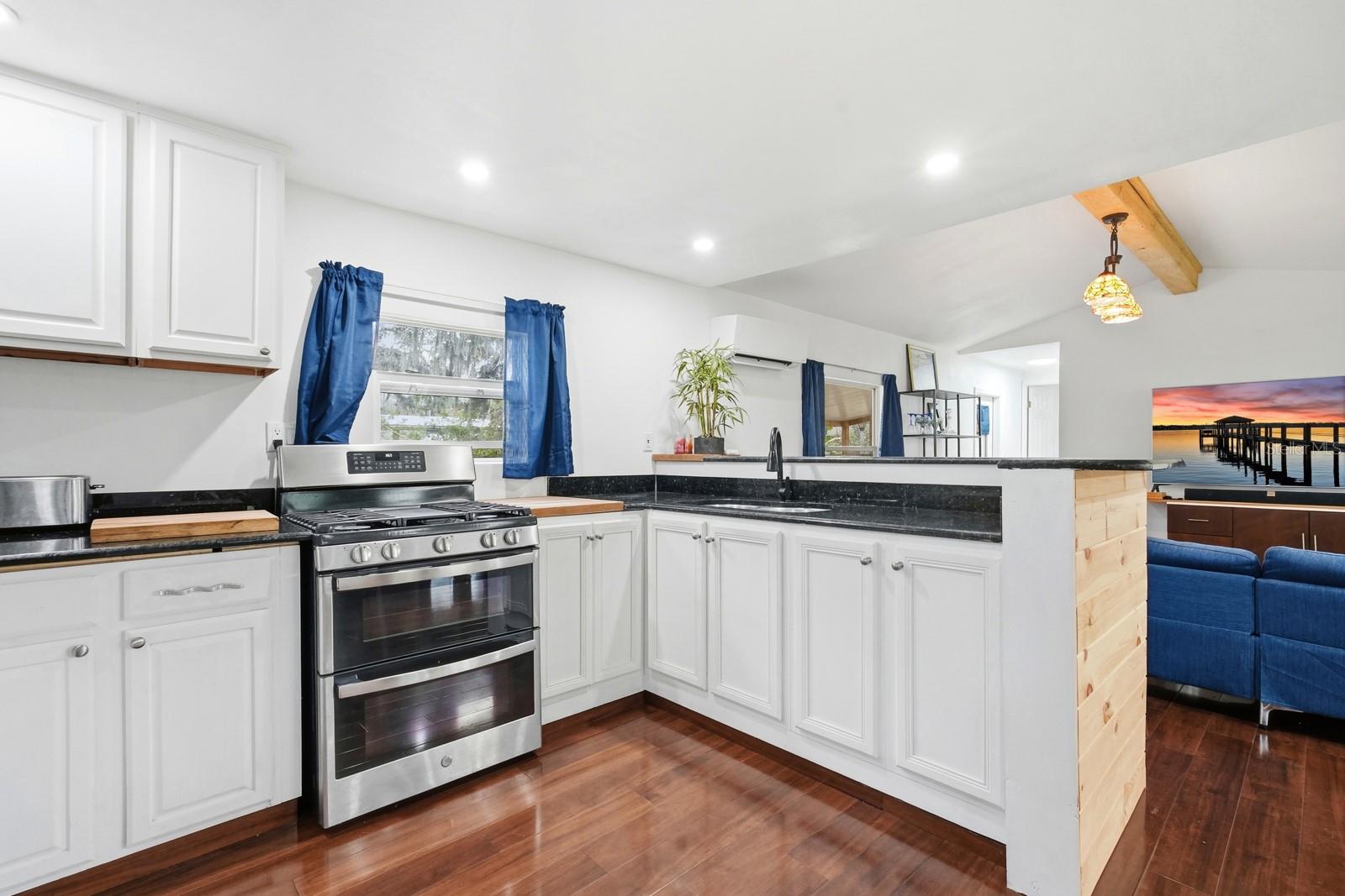 LAR ESTATES - Residential