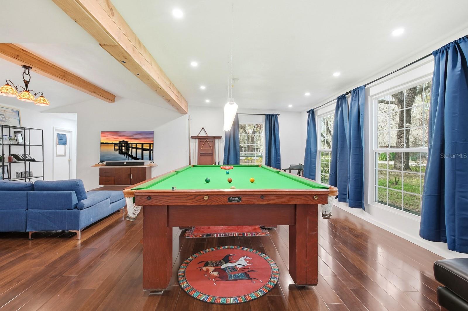 LAR ESTATES - Residential